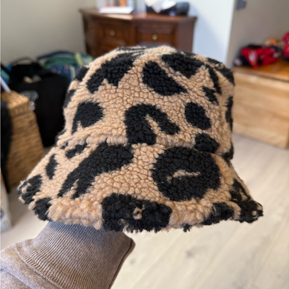 SOLD | Leopard Print Fall Bucket Hat NWOT